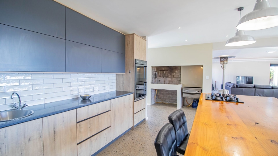 6 Bedroom Property for Sale in Vredenburg Western Cape